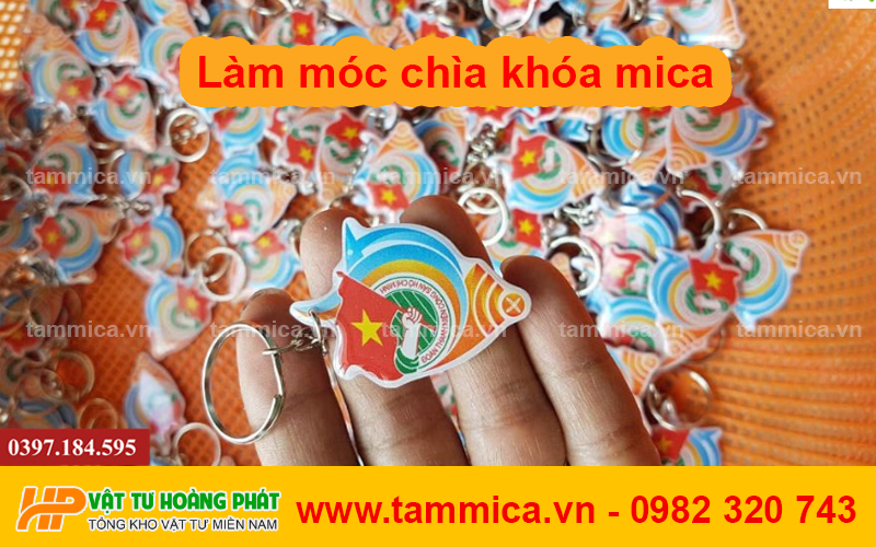 Làm móc chìa khóa mica 