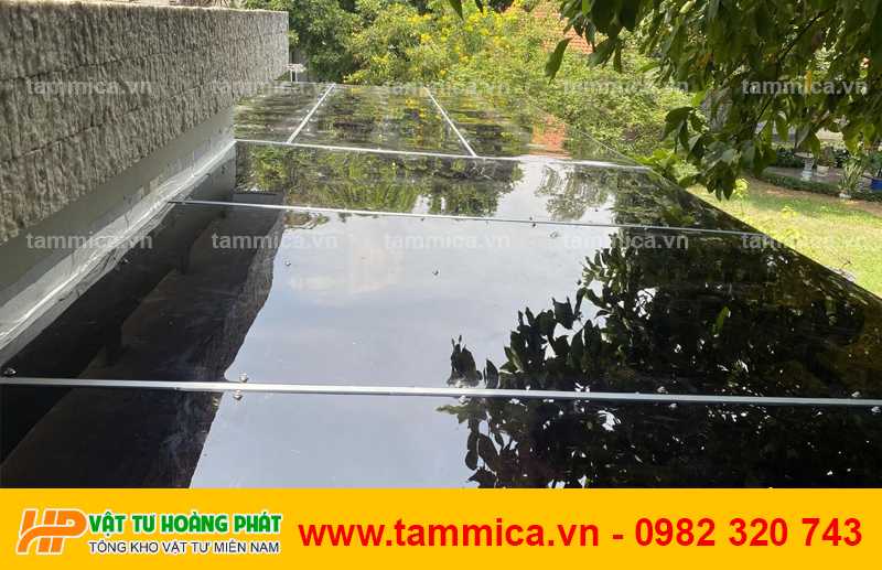 Dịch vụ thi công trọn gói mái lấy sáng polycarbonate tại Phường Dĩ An
