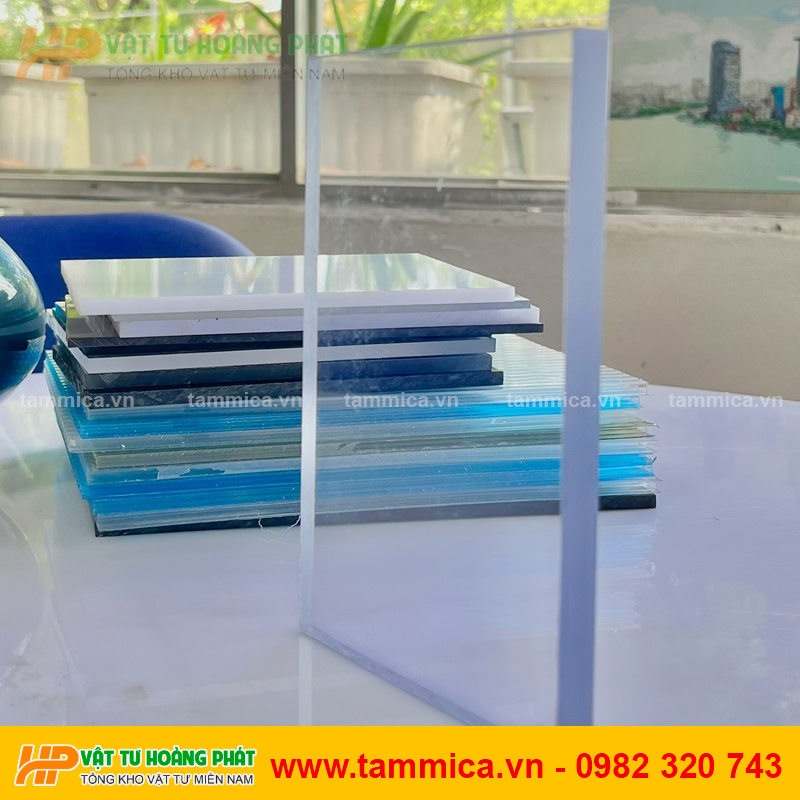 Tấm lợp poly đặc ruột dày 8mm